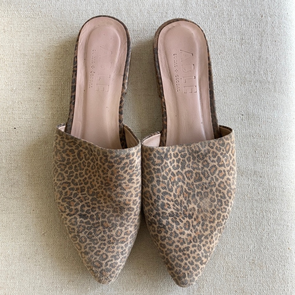 Able Leopard Slides